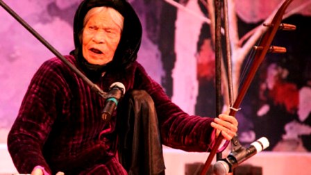 La cantante de Xẩm, Hà Thị Cầu deja detrás un gran legado artístico